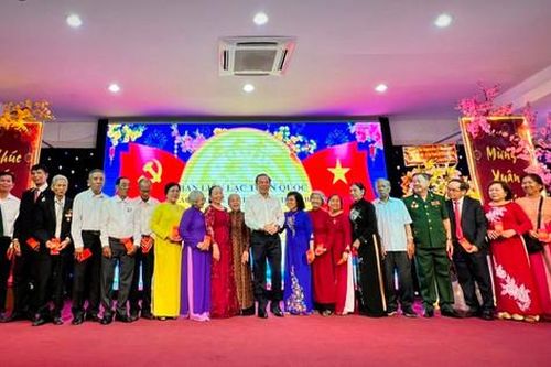 Họp mặt chiến sĩ cách mạng bị địch bắt tù đày nhân dịp Xuân Giáp Thìn