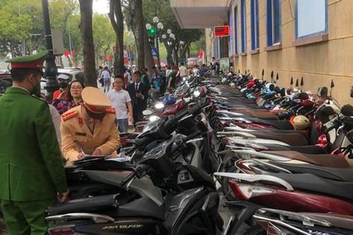 Hoàn Kiếm xử phạt 25 trường hợp trông giữ phương tiện vi phạm quy định dịp Tết