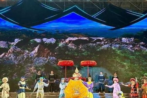 Hào hùng chương trình nghệ thuật 'Sáng mãi hào khí cờ đào'