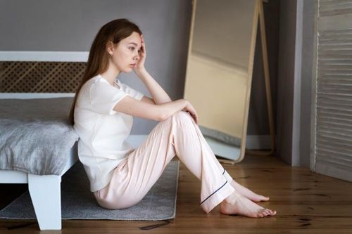 Sau bữa cơm Tất niên, tôi thấy chị chồng ngồi ở hiên nhà bật khóc nức nở còn anh rể thì đùng đùng đòi về lại thành phố