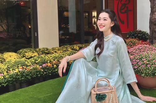 Diện áo dài 'bỉ ngạn xanh', Hoa hậu Đặng Thu Thảo khoe khéo biệt thự bạc tỷ ngập trong sắc hoa