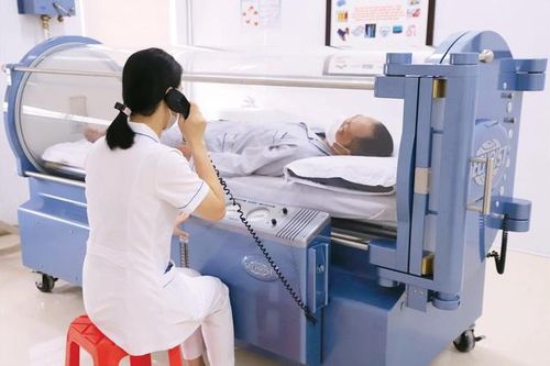 Y tế huyện đảo vượt khó
