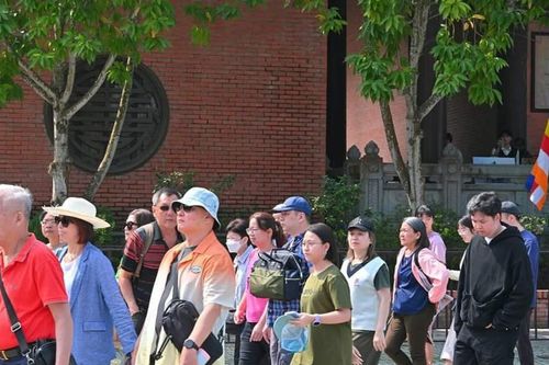Hơn nửa triệu lượt khách đến Ninh Bình trong dịp Tết