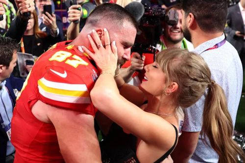 Taylor Swift giúp nhà mốt 'cháy hàng' sau Super Bowl