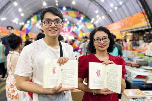 Khai xuân đầu năm bằng sách