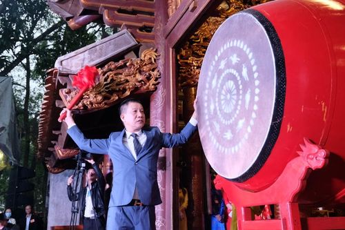Hà Nội: Hàng vạn du khách đổ về khai hội Gióng đền Sóc năm 2024