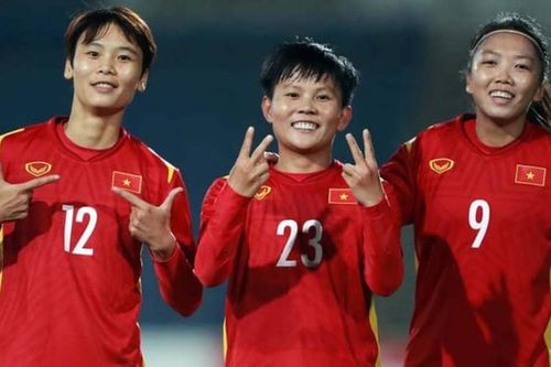 Cầu thủ nữ Việt Nam đầu tiên nhận hợp đồng tiền tỷ không muốn bị thương hại