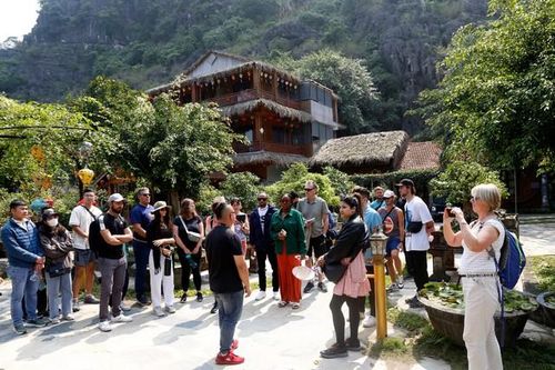 Ninh Bình đón hơn 590.000 lượt khách dịp Tết Nguyên đán