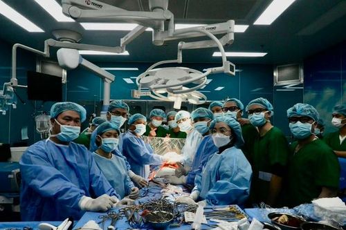 Ghép thành công 2 lá phổi cho bệnh nhân 21 tuổi