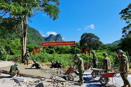 Xuân về trên Còi Đá