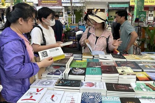 Chạm vào sách, chạm vào tình yêu