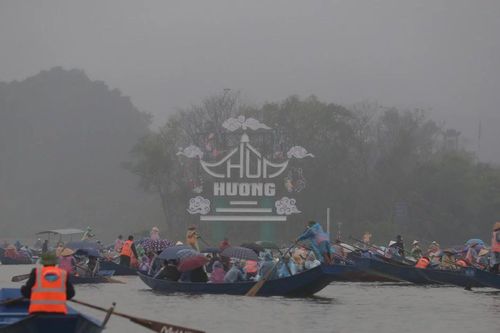 Lễ hội Chùa Hương 2024 khai hội trong mưa xuân