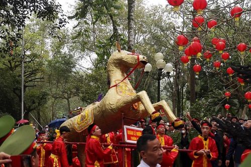 Tưng bừng khai hội Gióng đền Sóc 2024
