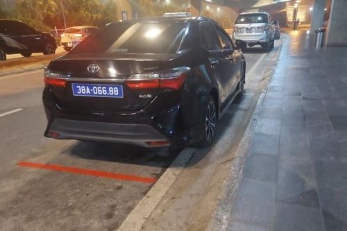 Xe công vụ đón con lãnh đạo ở sân bay 'dính' phạt nguội 2 lần