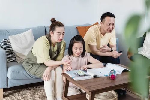 9 bí quyết cha mẹ cần trang bị và đồng hành cùng con trong năm 2024