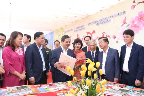 Nhiều hoạt động đặc sắc tại lễ hội đền Đuổm và Hội báo Xuân Giáp Thìn năm 2024