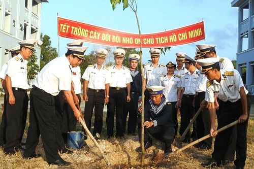 Lan tỏa phong trào trồng cây xanh trong lực lượng hải quân đầu năm mới