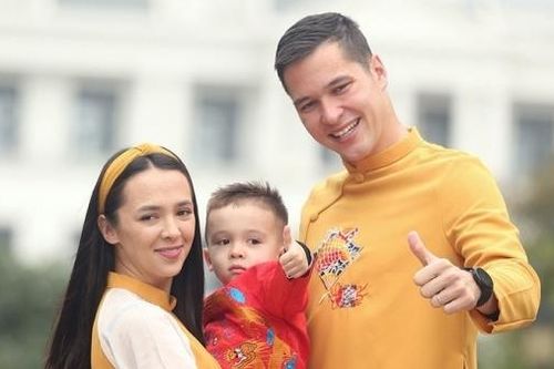 Chuyện hẹn hò nhiều bất ngờ của thủ môn Nguyễn Filip và người vợ Việt kiều xinh đẹp, dịu hiền
