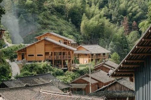 Ngẩn ngơ vẻ đẹp bình yên của nhà gỗ giữa miền sơn cước
