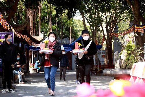 Vì sao người dân thường chọn Phủ Tây Hồ, chùa Hà, Bia Bà để đi lễ đầu năm?