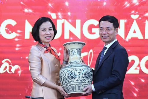 Bộ trưởng Bộ Thông tin và Truyền thông Nguyễn Mạnh Hùng chúc Tết tại TTXVN