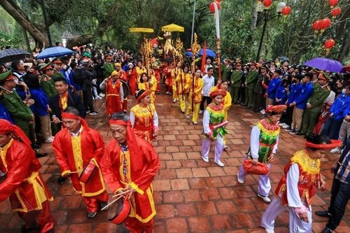 Hàng vạn du khách thập phương tham dự Lễ hội Gióng đền Sóc năm 2024
