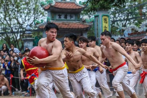 Đặc sắc lễ hội vật cầu làng Thúy Lĩnh đầu Xuân mới