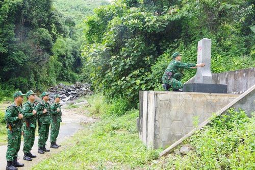 Bước chân âm thầm gác vùng phên dậu Tổ quốc