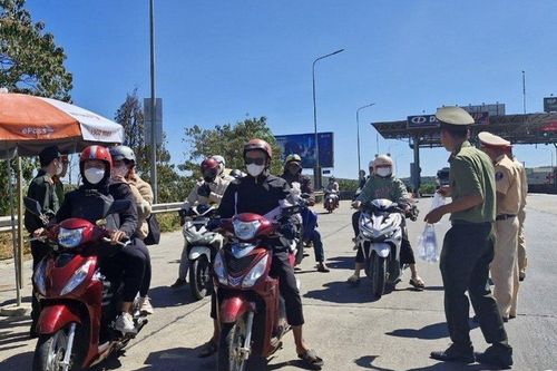Hàng nghìn người dân trở lại các tỉnh, thành phố phía Nam sau Tết
