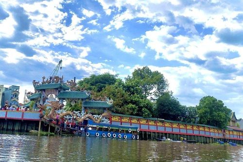 Đầu năm, chiêm ngưỡng linh vật rồng tại ngôi miếu gần 300 tuổi