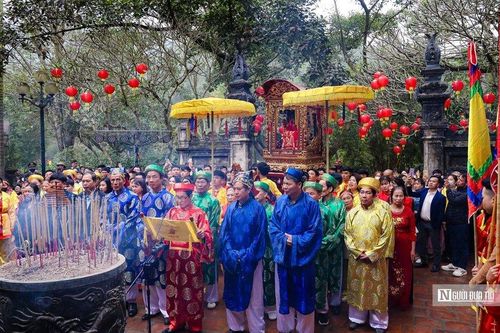 'Biển người' đổ về xem lễ hội Gióng 2024