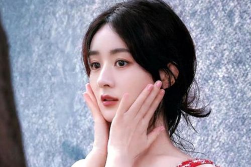 Rộ tin đồn Triệu Lệ Dĩnh có tình mới, danh tính đàng trai bỏ xa Phùng Thiệu Phong