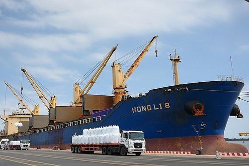 Cảng Quốc tế Long An phát lệnh làm hàng xuất khẩu 15 ngàn tấn hạt nhựa đầu xuân