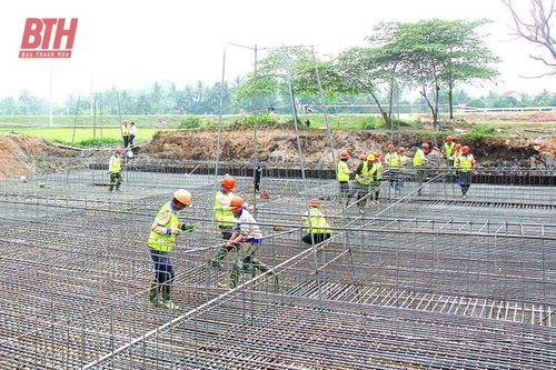 Những nhà máy, công trình 'sáng đèn' xuyên tết