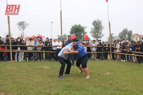 Đầu xuân 'xông đất' sới vật xứ Thanh