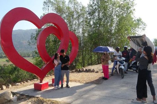 Tri Tôn đón 274.820 lượt khách du lịch trong 7 ngày Tết