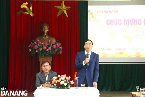 Chủ tịch UBND thành phố Lê Trung Chinh thăm, chúc Tết Báo Đà Nẵng