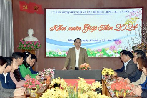 Phó Bí thư Thường trực Tỉnh ủy dự khai xuân tại Cơ quan Ủy ban MTTQ Việt Nam tỉnh