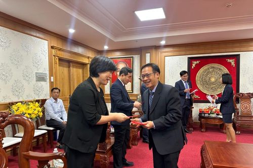 Biên Hòa đón đoàn khách nước ngoài 'xông đất' đầu năm