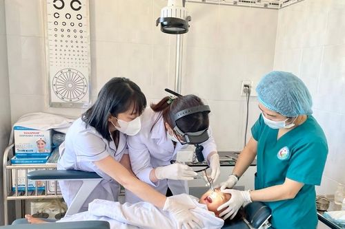 Gia Lai: Bé gái 4 tuổi nhét hạt me vào mũi, cả tháng sau gia đình mới phát hiện