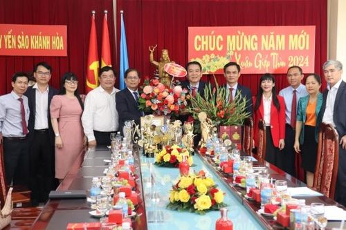 Chủ tịch UBND tỉnh Nguyễn Tấn Tuân thăm, chúc Tết các đơn vị
