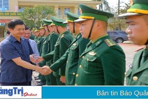 Bí thư Tỉnh ủy Lê Quang Tùng thăm, tặng quà các đồn biên phòng và ngư dân đầu năm mới