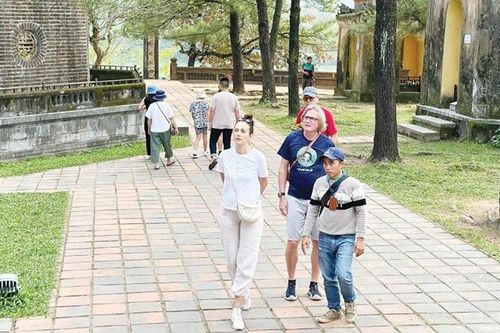 Hút khách đến Huế đã khó, giữ được khách còn khó hơn