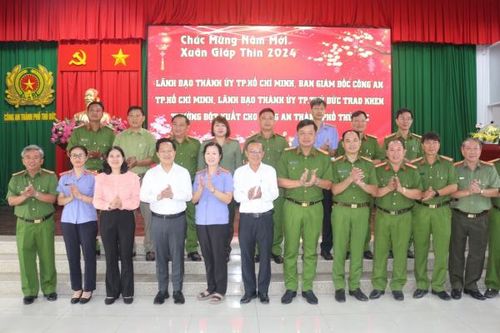 Khen thưởng các tập thể, cá nhân phá nhanh vụ án đặc biệt nghiêm trọng ở TP Thủ Đức