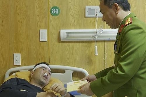 Mong anh chóng bình phục để về đón Tết muộn với gia đình và đồng đội