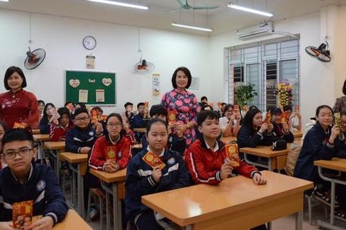 Học sinh Hà Nội phấn khởi quay lại trường sau Tết