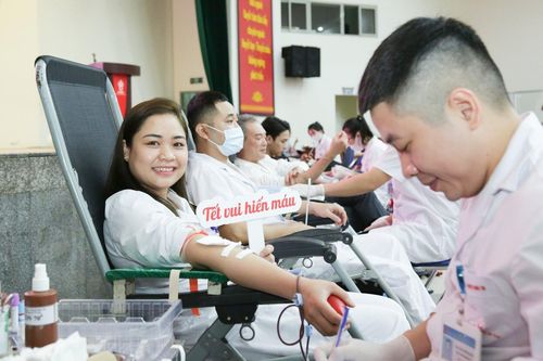 Hơn 1.600 người hiến máu, tiểu cầu trong 7 ngày nghỉ Tết
