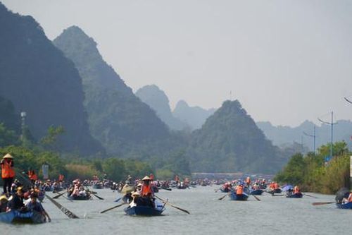 Mùa lễ hội xuân vui tươi, an toàn