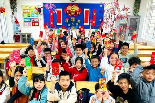 Ngày đầu học sinh trở lại trường sau Tết: Khẩn trương bắt nhịp