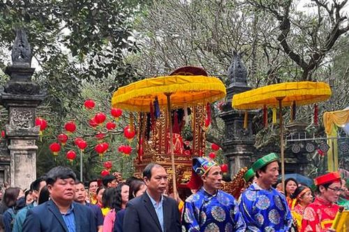 Lễ hội Gióng đền Sóc không có cảnh tranh cướp lộc